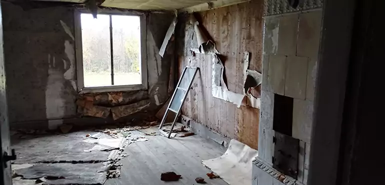 Why Selling a Distressed House Through Traditional Methods Fails in Oakland